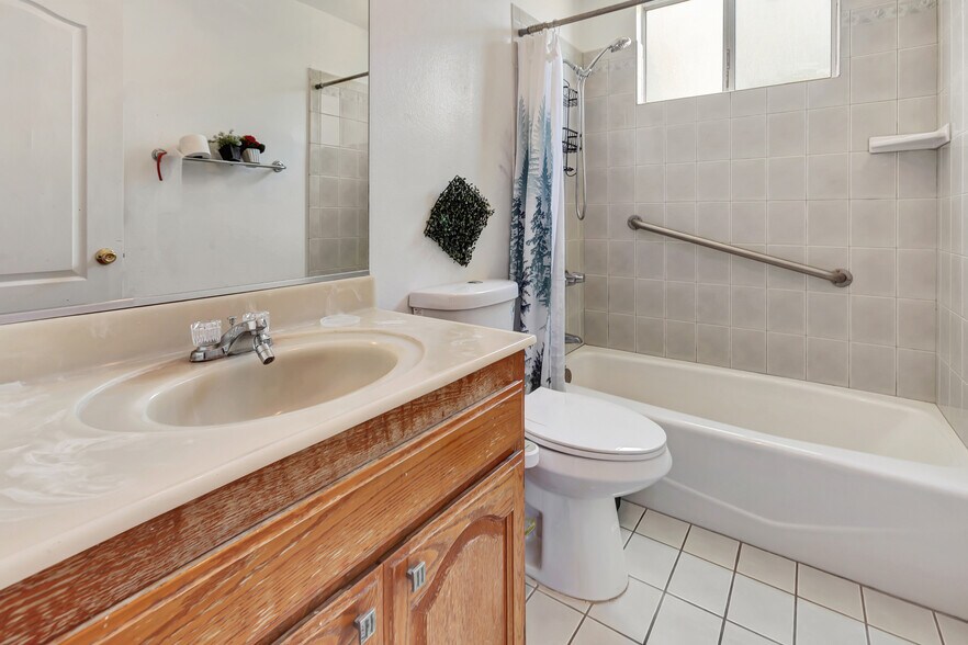 More Photos Of 12731 Barlin Ave, Downey Apartments For Sale