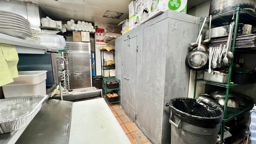 More Photos Of 3001-3021 S Figueroa St, Los Angeles Restaurant For Lease