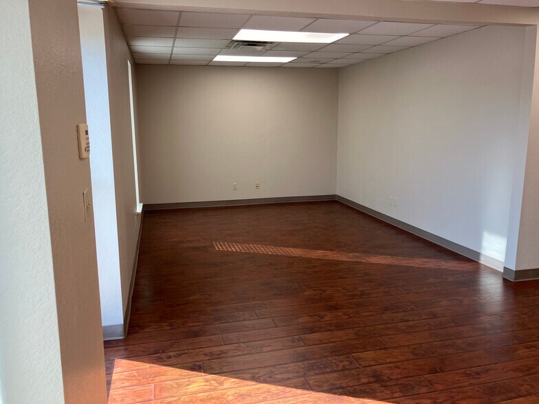 More Photos Of 8401 Gateway Ter, Oklahoma City Warehouse For Lease