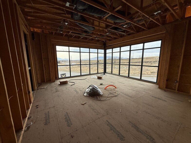 More Photos Of 11231 Highland blvd, Highland Office For Lease