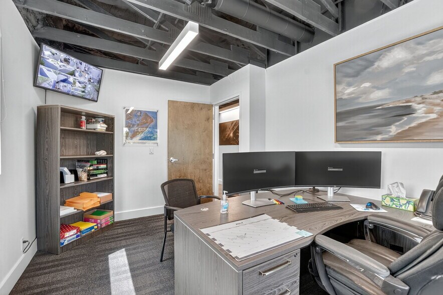 More Photos Of 442 NW 35th St, Boca Raton Office For Sale