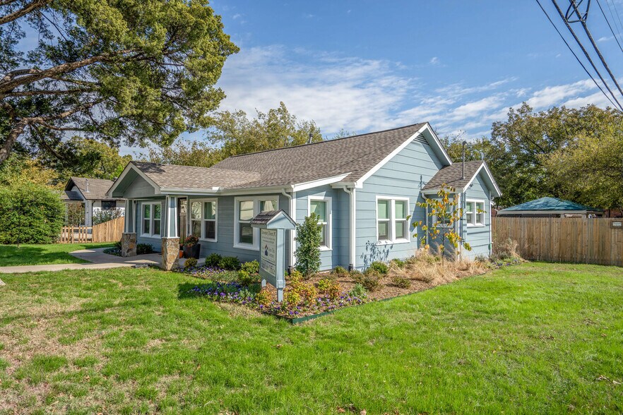 More Photos Of 931 S Church St, Grapevine Office For Sale