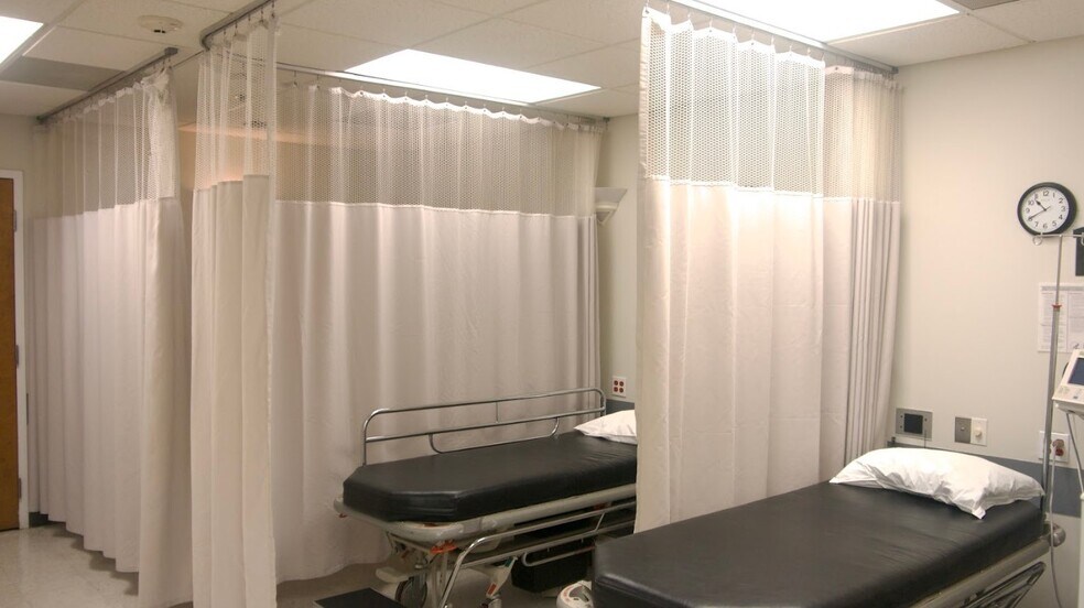More Photos Of 561 Cranbury Rd, East Brunswick Medical For Sale