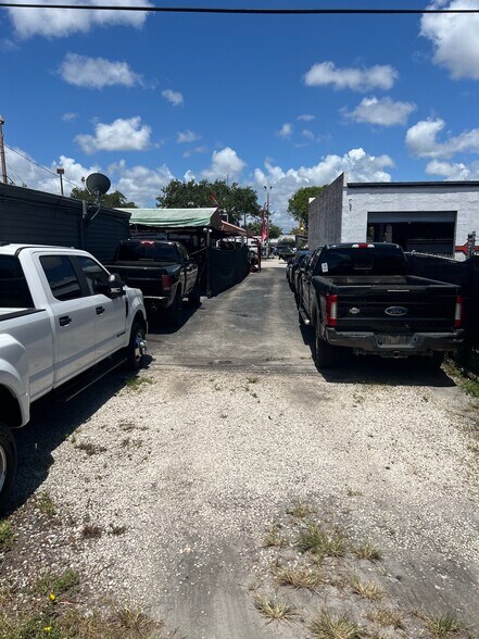 More Photos Of 924 NE 4th Ave, Fort Lauderdale Auto Dealership For Lease