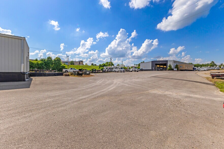 More Photos Of 2606 E Rock Haven Rd, Harrisonville Light Manufacturing For Lease