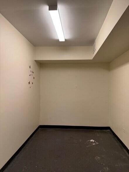 More Photos Of 2390 Lamar Ave, Memphis Office For Sale