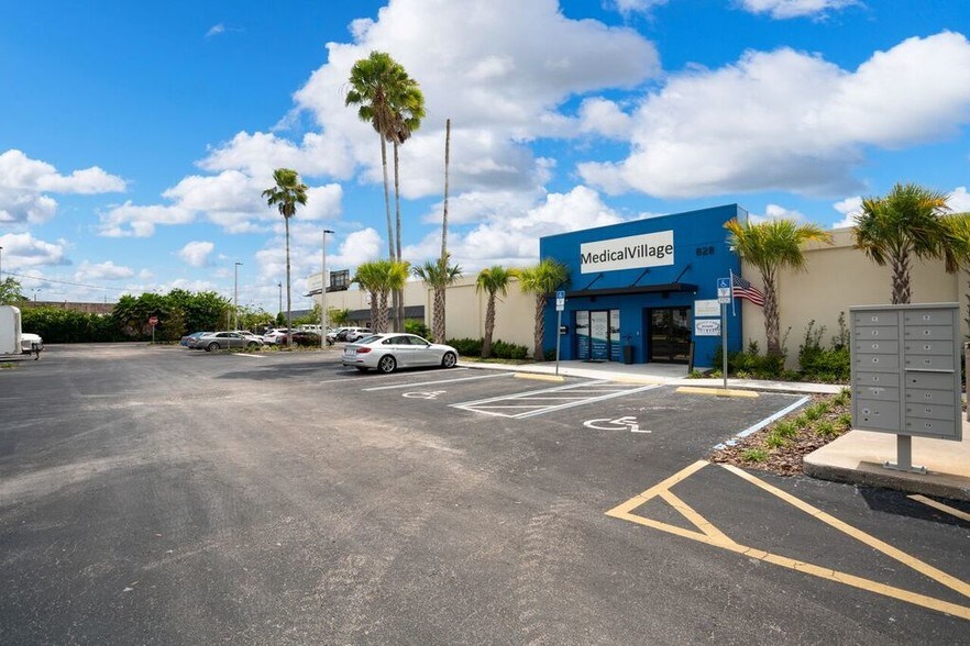 More Photos Of 800-840 Mercy Dr, Orlando Medical For Lease