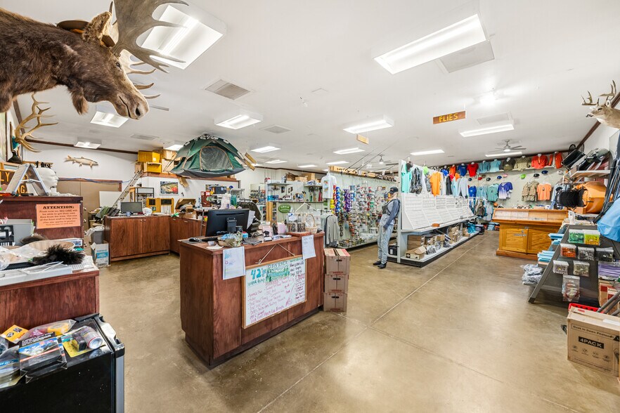 More Photos Of 1050 South Blvd, Dutch John Hotel For Sale