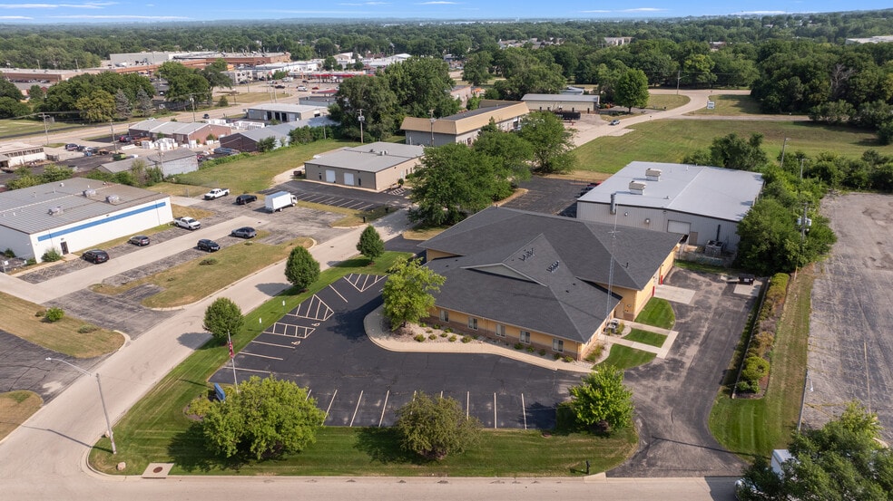 More Photos Of 5112 Forest Hills Ct, Loves Park Industrial For Sale