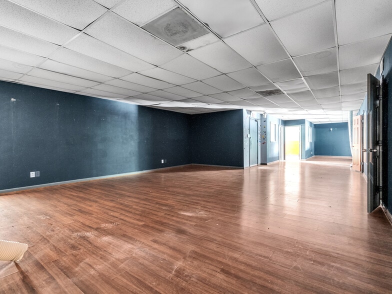 More Photos Of 815 Emancipation Ave, Houston Industrial For Sale