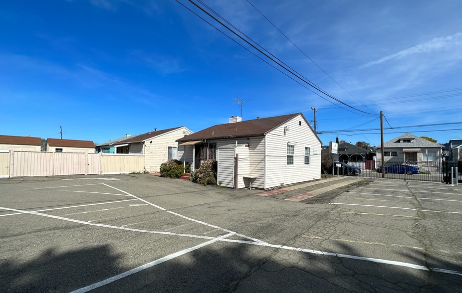 More Photos Of 9629 Holly St, Oakland Religious Facility For Sale