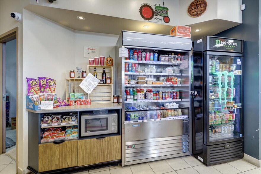 More Photos Of 600 Rue De La Visitation, Saint-charles-borromee Convenience Store For Sale