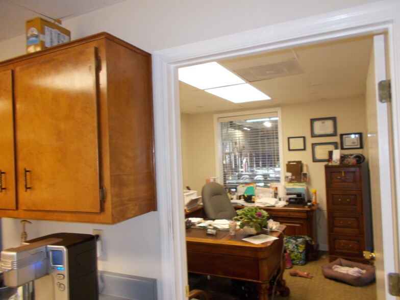 More Photos Of 225 W Hill St, Thomson Industrial For Sale