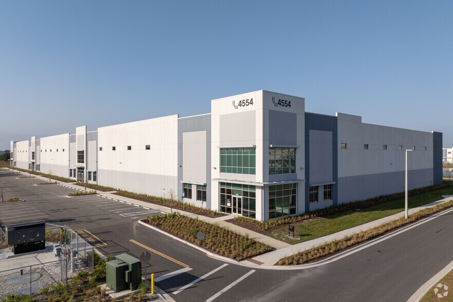 More Photos Of 5501 Lee Vista Blvd, Orlando Unknown For Lease