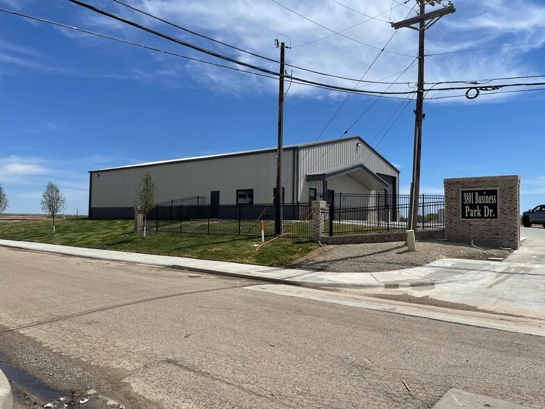 More Photos Of 3801 Business Park Dr, Amarillo Showroom For Sale