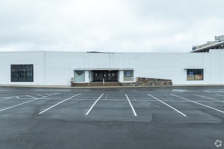 More Photos Of 750 White Plains Rd, Eastchester General Retail For Lease