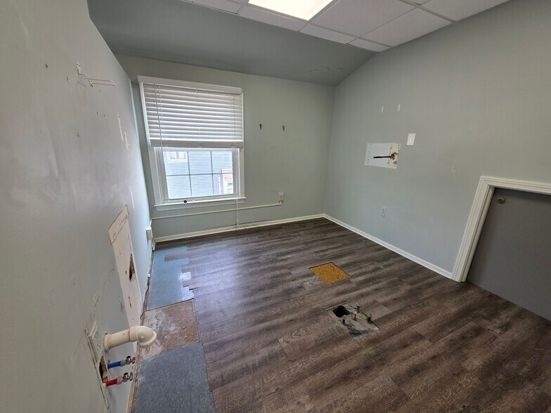 More Photos Of 705-709 Milford Rd, Merrimack Unknown For Lease