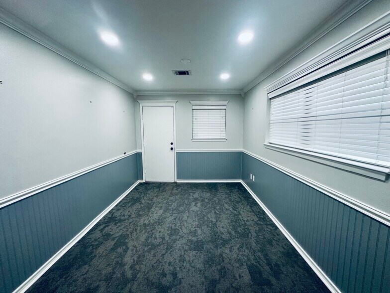 More Photos Of 2201 Center St, Deer Park Office For Sale