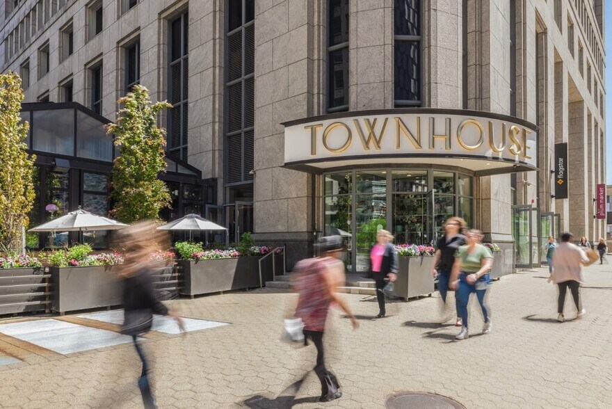 More Photos Of 500 Woodward Ave, Detroit Office For Lease