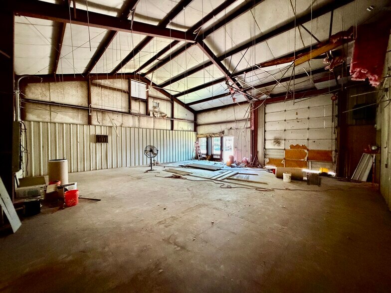 More Photos Of 8071 N McRaven Rd, Clinton Industrial For Sale