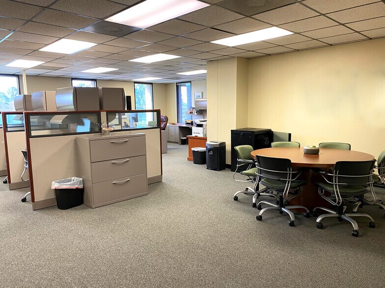 More Photos Of 101 N Lynnhaven Rd, Virginia Beach Office For Lease