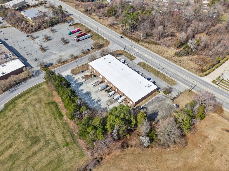 More Photos Of 3202 E Martin Luther King Junior Dr, High Point Light Distribution For Lease