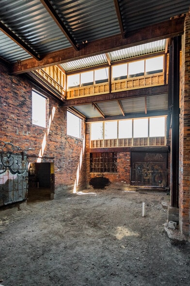 More Photos Of 277 Dubois St, Detroit General Retail For Lease