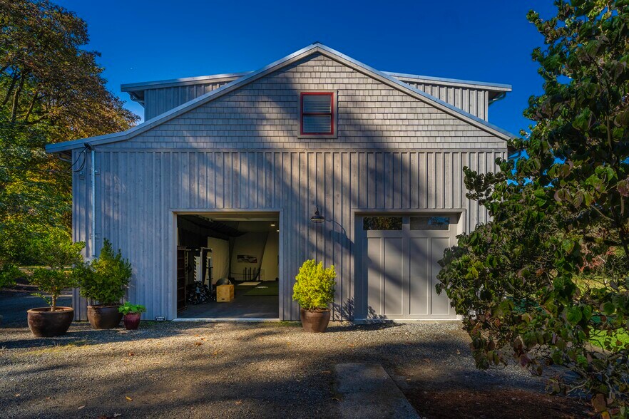 More Photos Of 21002 NE 50th St, Redmond Light Distribution For Sale