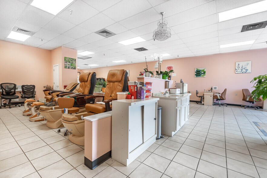 More Photos Of 128 W 8th St, Monroe General Retail For Sale