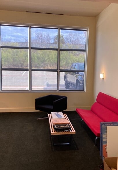 More Photos Of 4300 Marsh Ridge Rd, Carrollton Showroom For Lease