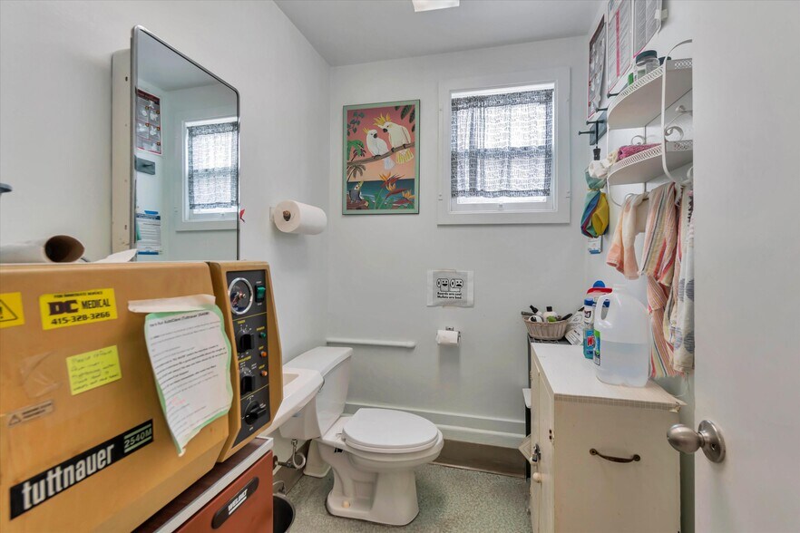 More Photos Of 2143-2145 Taraval St, San Francisco Veterinarian Kennel For Sale