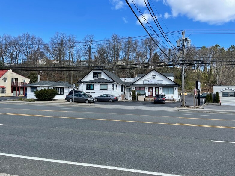 More Photos Of 1029 W Jericho Tpke, Smithtown Showroom For Sale