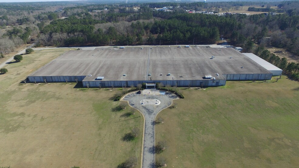 Primary Photo Of 32 Rabbit Trl, Edgefield Warehouse For Lease