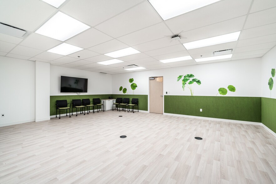 More Photos Of 8000 Boul Décarie, Montréal Office For Lease