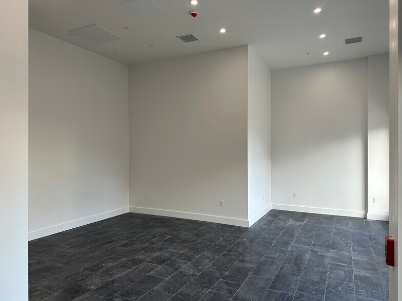 More Photos Of 34-40 Hudson St, Newark Apartments For Lease