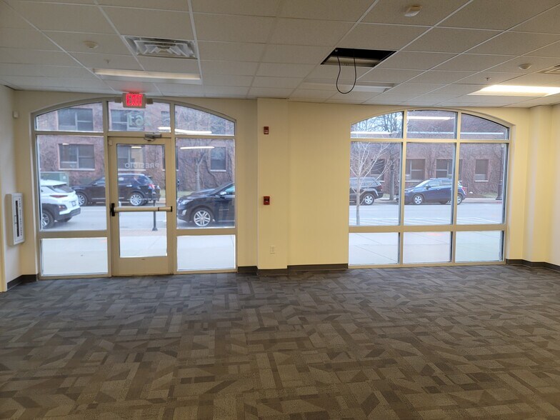 More Photos Of 261 N 4th St, Springfield Flex For Lease