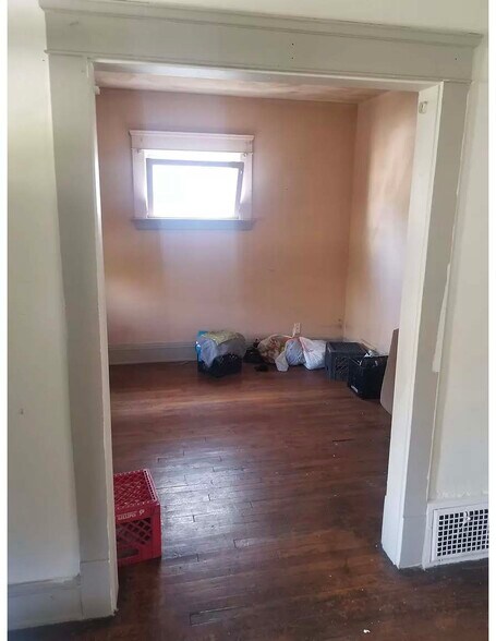 More Photos Of 10706 Crestwood Ave, Cleveland Apartments For Sale