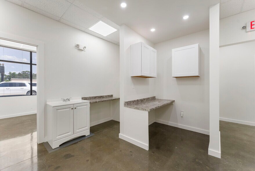 More Photos Of 26211 I-45, Spring Office For Lease