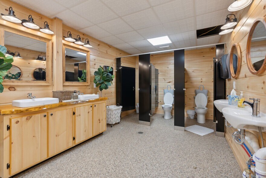 More Photos Of 78 Hussey Hill Rd, Oakland Lodge Meeting Hall For Sale
