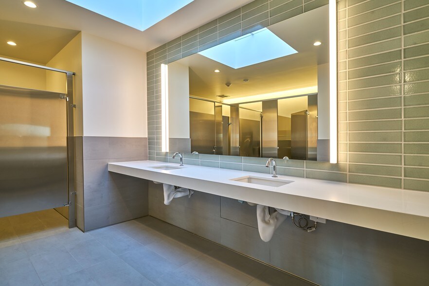 More Photos Of 2236 S Barrington Ave, Los Angeles Loft Creative Space For Lease