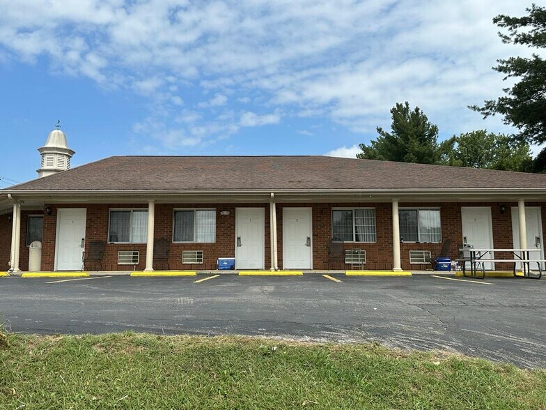 More Photos Of 1500 Edmonton Rd, Tompkinsville Hotel For Sale