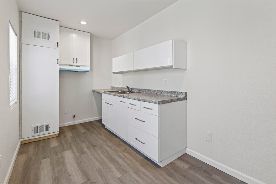 More Photos Of 526-534 W 47th St, Los Angeles Apartments For Sale