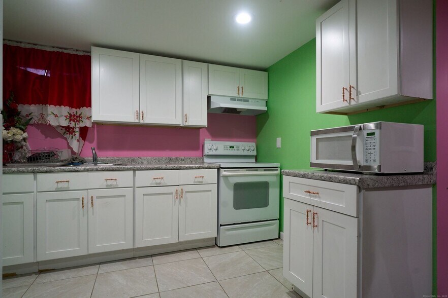 More Photos Of 39 Capen St, Hartford Multifamily For Sale
