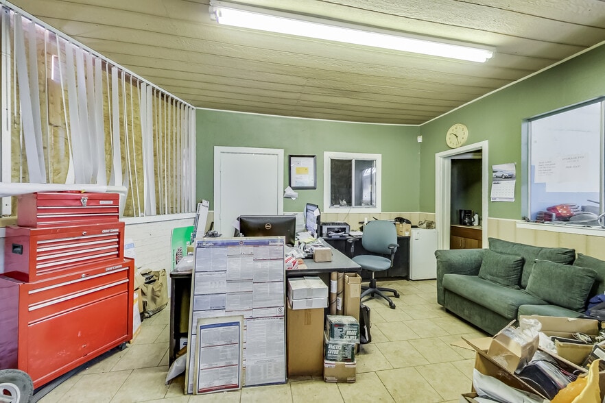 More Photos Of 3475 Champion St, Oakland Auto Repair For Sale