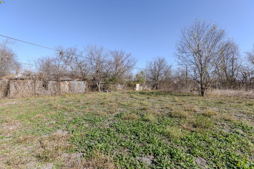 More Photos Of 919 W 2nd St, Taylor Land For Sale