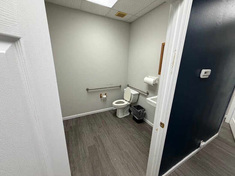 More Photos Of 256 Vann Dr, Jackson Storefront Retail Office For Sale