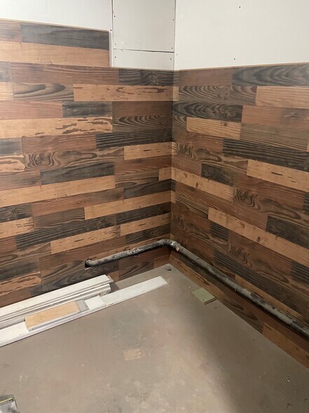 More Photos Of 330 Main Ave E, Soap Lake Freestanding For Lease
