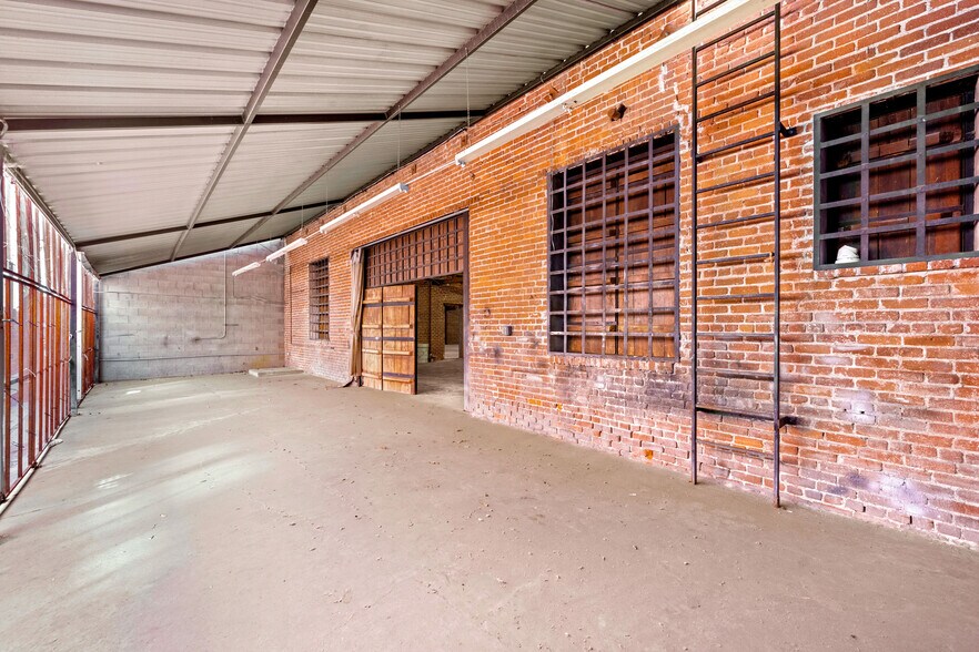 More Photos Of 3841 Broadway Pl, Los Angeles Warehouse For Lease
