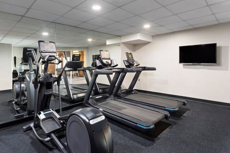 More Photos Of 8858 Spectrum Park Way, Bakersfield Hotel For Sale