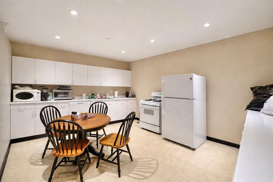 More Photos Of 1005 E Orangethorpe Ave, Anaheim Warehouse For Sale